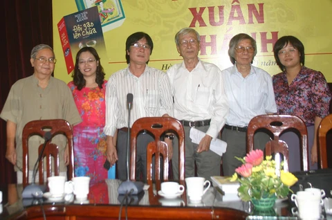 Nguyễn Xuân Khánh: Lịch sử chỉ là đinh treo cho văn chương ảnh 2