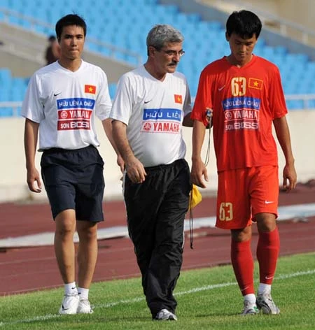 Chùm ảnh: Ngày làm việc cật lực của thầy Tô ảnh 2