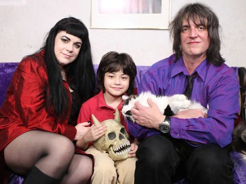 Bà mẹ “ma cà rồng” mỗi tháng uống 2 lít máu tươi ảnh 1