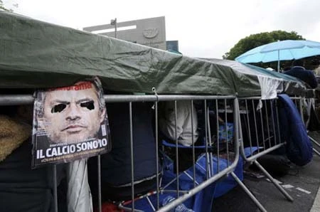 Mourinho bất ngờ tặng quà cho fan Inter ảnh 5