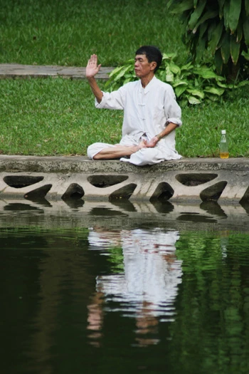 Thể dục buổi sáng ở Hà Nội ảnh 10