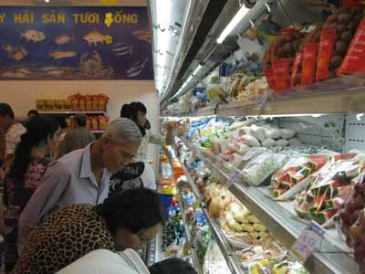 Nhiều siêu thị tưng bừng khuyến mãi đầu năm ảnh 1