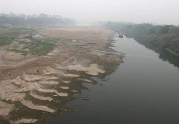 Mực nước sông Hồng thấp kỷ lục ảnh 1