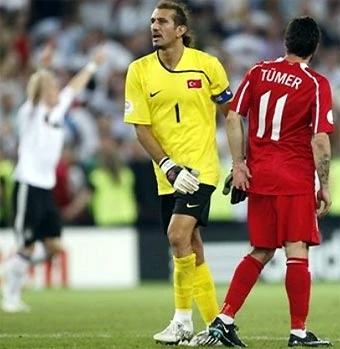 "Vua ngược dòng" Thổ Nhĩ Kỳ cũng nếm mùi "bi kịch" vào phút chót trận bán kết gặp Đức. Ảnh: AP. "Vua ngược dòng" Thổ Nhĩ Kỳ cũng nếm mùi "bi kịch" vào phút chót trận bán kết gặp Đức. Ảnh: AP.