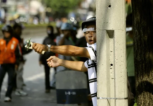 Bangkok ngày đổ máu: 16 người chết, 141 người bị thương ảnh 2