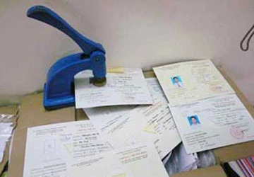 Lợi dụng mạng bưu chính, viễn thông để phạm tội ảnh 1