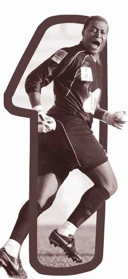 Sau Santos, rất nhiều cầu thủ ngoại giờ đang tính đến việc thành “nội binh” để làm lợi cho CLB. Ảnh: XUÂN HUY