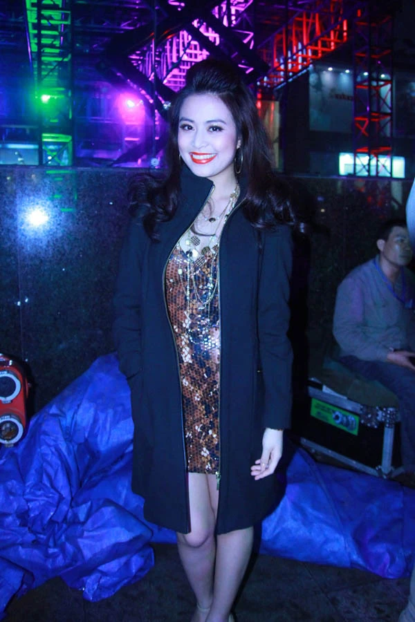 Hoàng Thùy Linh "đọ" sắc với Minh Hằng ảnh 3