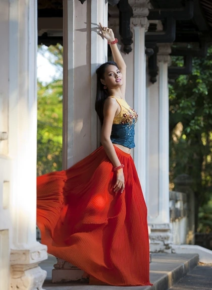 Hương Giang nền nã với áo yếm ảnh 7