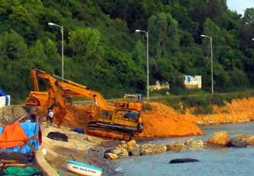 San lấp trái phép ở vịnh Nha Trang ảnh 1