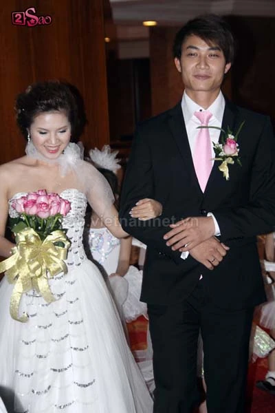 "Lý Công Uẩn" bất ngờ cưới vợ ảnh 18