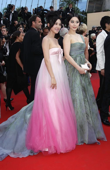 Lý Phi Nhi lộ vòng một tại LHP Cannes ảnh 2