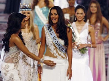 Phút đăng quang của Tân Hoa hậu Thế giới ảnh 2