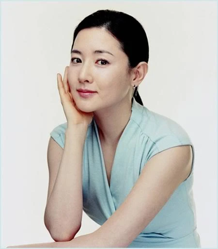 Lee Young Ae mang thai 4 tháng ảnh 1