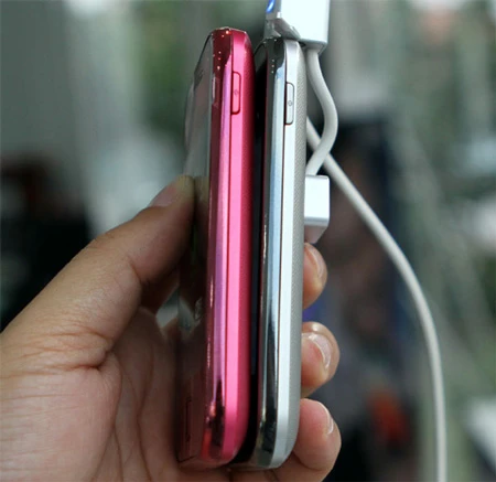 Ngắm Samsung Galaxy Y chính hãng màu hồng ảnh 14