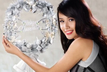 Mai Phương Thúy gợi cảm đón Noel ảnh 1