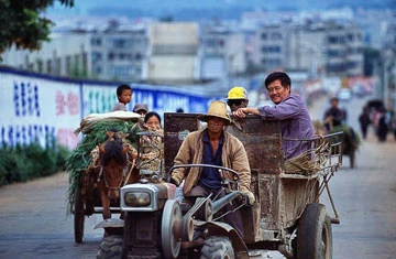 Đối với dân, xây dựng xã hội trực tiếp nhất và thiết thực nhất là y tế, bảo hiểm xã hội, giáo dục chứ không phải GDP.