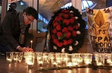 Moscow để tang nạn nhân vụ đánh bom sân bay ảnh 1