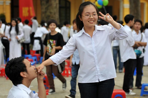 Nữ sinh lưu luyến chia tay tuổi học trò ảnh 9 Nữ sinh lưu luyến chia tay tuổi học trò ảnh 9