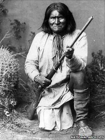 Thủ lĩnh người da đỏ Geronimo. Ảnh: National Archives. Thủ lĩnh người da đỏ Geronimo. Ảnh: National Archives.