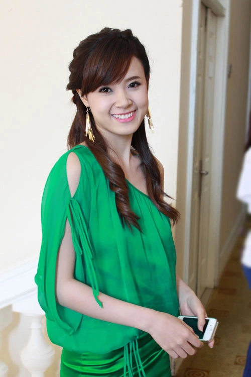 Midu thu hút với vẻ dịu dàng ảnh 1