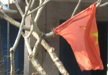 Cần có quy cách treo cờ tổ quốc ảnh 1