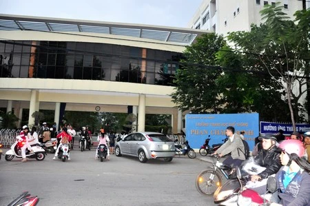 Nữ sinh cấp 3 nhảy từ tầng 5 tự tử ảnh 1