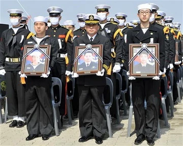 Hàn Quốc tổ chức tang lễ cho thủy thủ tàu chìm ảnh 1