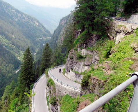 Những cung đường rùng rợn nhất thế giới ảnh 3 Những cung đường rùng rợn nhất thế giới ảnh 3