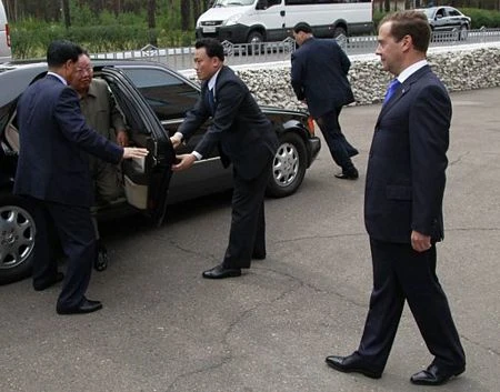 Cuộc gặp hiếm hoi giữa Tổng thống Nga và lãnh đạo Triều Tiên ảnh 1