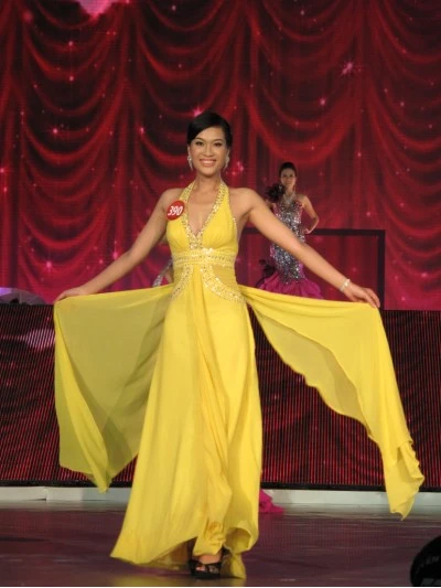 Cận cảnh đêm chung kết cuộc thi Hoa hậu Việt Nam 2010 ảnh 10