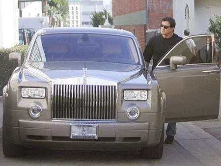 Diễn viên gạo cội Sylvester Stallone bên chiếc Rolls Royce Phantom
