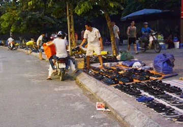 “Xóm nhặt giày” ảnh 2