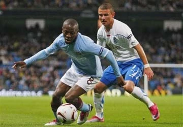 Shaun Wright-Phillips bị cha hối thúc rời Man City ảnh 1