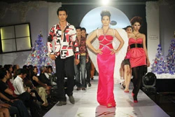 Trình diễn thời trang là hoạt động không thể thiếu đối với ngành may mặc - Ảnh: Đỗ Tuấn