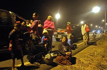 Hàng ngàn người Thái Lan di tản vì căng thẳng biên giới ảnh 1