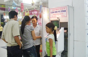 Siêu thị Big C Huế, Đà Nẵng cũng có cân bói toán ảnh 1