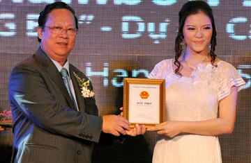 Lý Nhã Kỳ làm Chủ tịch quỹ từ thiện Sheen Hok VN ảnh 1