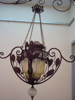 Đèn dầu hỏa (đồng - thủy tinh) Châu Âu, TK XX. Đèn dầu hỏa (đồng - thủy tinh) Châu Âu, TK XX.