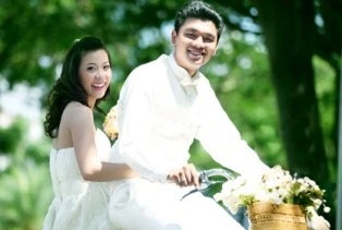 Yêu nhau từ chuyến xe buýt ảnh 1