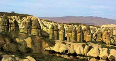 Kỳ dị những biểu tượng giống nòi cao đến 50m ảnh 3