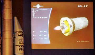 Tên lửa đẩy Ariane 5 ECA chuẩn bị tách vệ tinh VINASAT-1. Ảnh: TTXVN