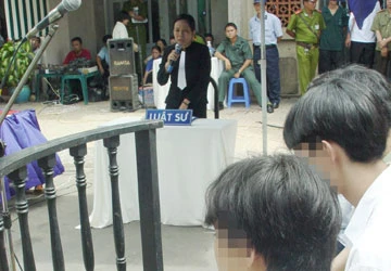 Ra tòa đã đủ 18 tuổi: Có cần giám hộ? ảnh 1