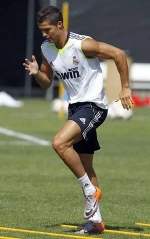 Cận cảnh đôi chân biến dạng của Cristiano Ronaldo ảnh 3