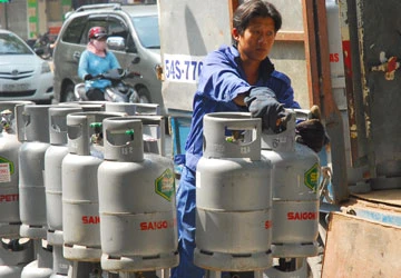 Gas tăng giá 5.000 đồng/bình 12 kg ảnh 1 Gas tăng giá 5.000 đồng/bình 12 kg ảnh 1