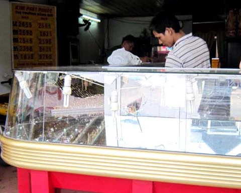 Cướp lại tấn công tiệm vàng giữa ban ngày ảnh 1