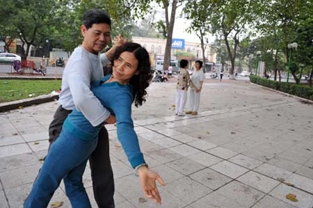 Thể dục buổi sáng ở Hà Nội ảnh 5