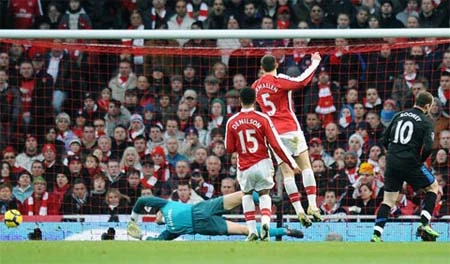 M.U đánh sập pháo đài Emirates ảnh 3