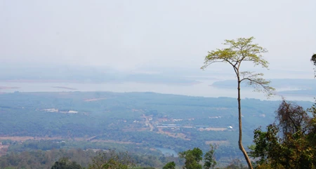 Ngắm hồ Thác Mơ từ cáp treo núi Bà Rá ảnh 4 Ngắm hồ Thác Mơ từ cáp treo núi Bà Rá ảnh 4