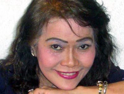 Nhà thơ Lê Thị Kim chạy sô ảnh 1